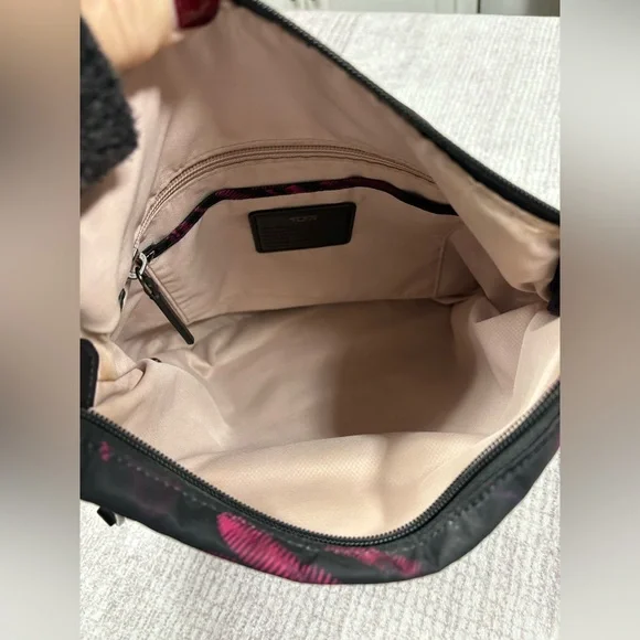 Tumi Voyageur Pink Black Abstract Nylon Crossbody Bag Adjustable Strap Travel - Picture 6 of 7
